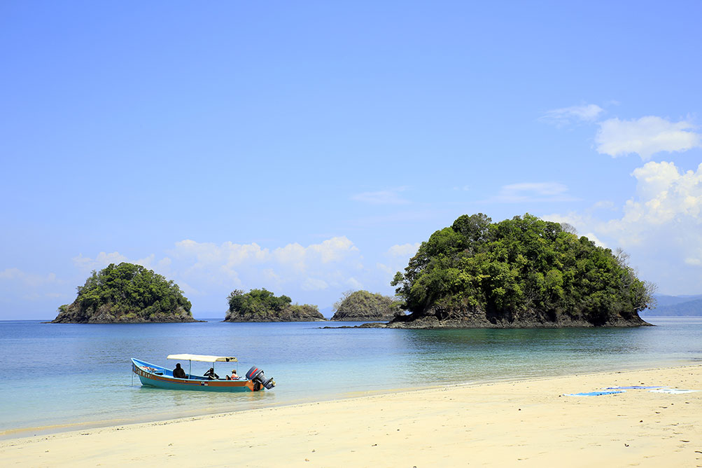 yoga plage ile de coiba panama